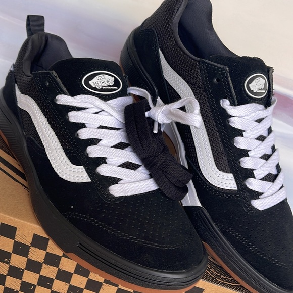 Vans Men’s Zahba
Black/White
VN0007QQBA2
Sneakers - Picture 8 of 16